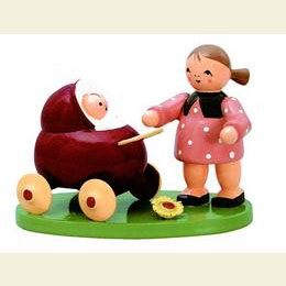 M�dchen mit Puppenwagen  -  5cm